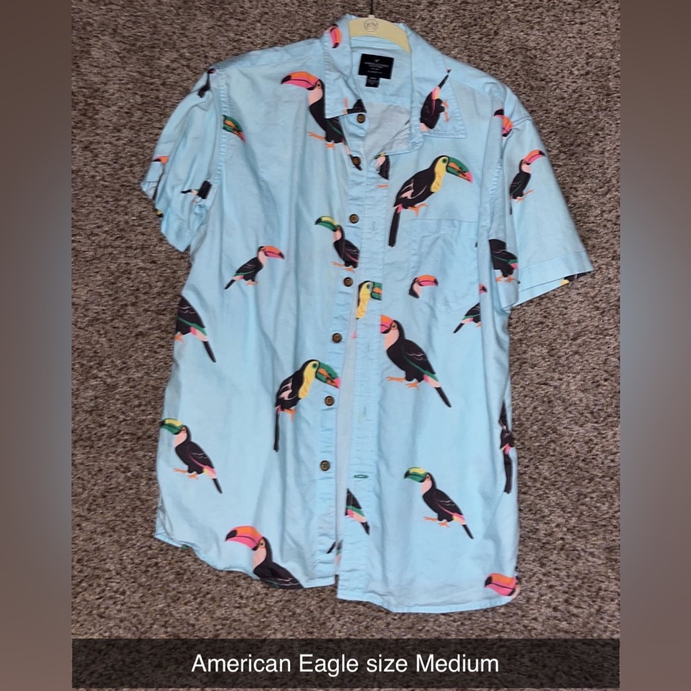 American Eagle button down short sleeve shirt; Size medium